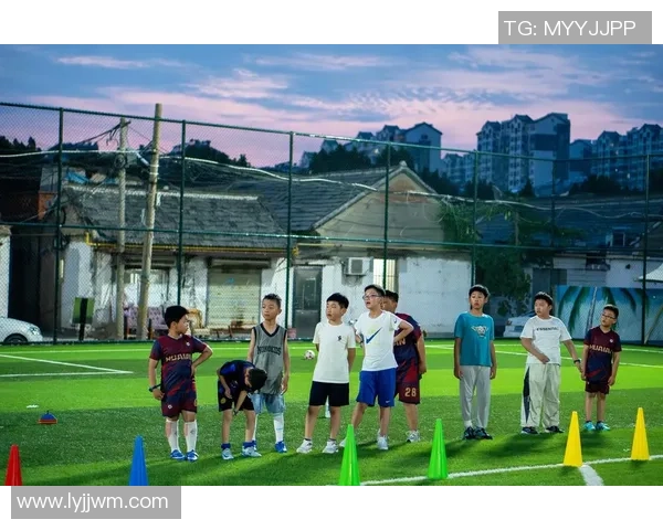 青训教练扎根宁德推动足球教学发展助力青少年成长